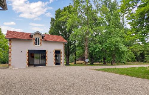 Gans House | Pet-Friendly Retreat in Gans with Full Kitchen