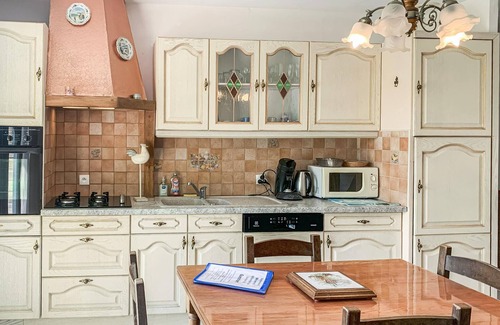 Gueschart House | Family-Friendly 2 Bedroom Stay in Gueschart with Spa