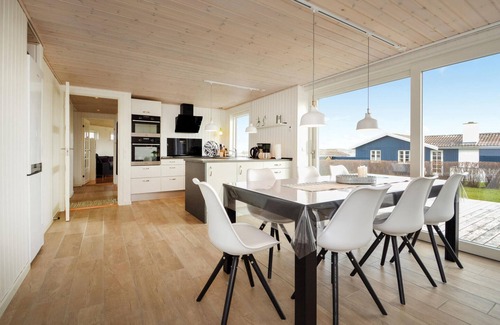 Vikær Strand House | Ideal 4-Bedroom Retreat with Ocean View in Haderslev