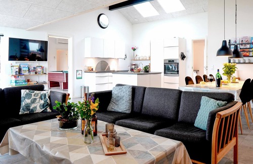 Flovt Strand House | Relaxing Wellness Retreat with Hot Tub & Accessible Design
