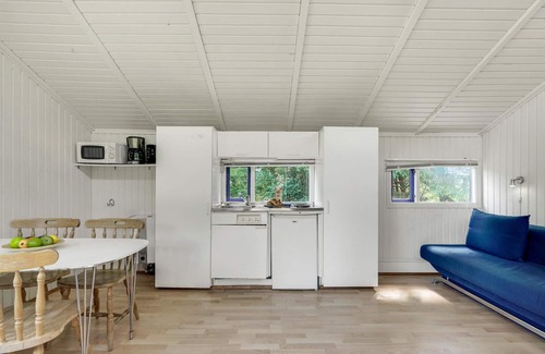 Hampen House | Serene Retreat by Hampen Lake with Spa and Breakfast