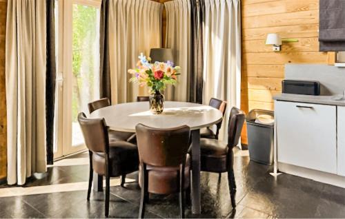 Heel House | Comfortable Home in Heel with Wifi and Pool Access