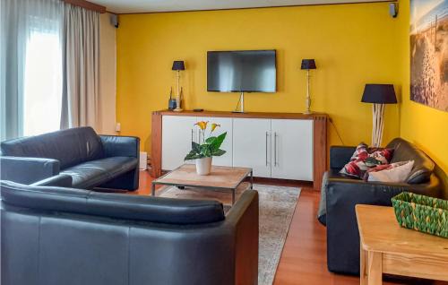 Heinkenszand House | Pet-Friendly Retreat in Heinkenszand with Pool & Wifi