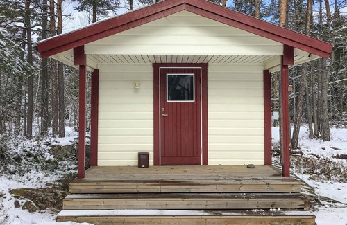 Herrang House | Peaceful Cottage Retreat by Utsundsjön Lake with Spa