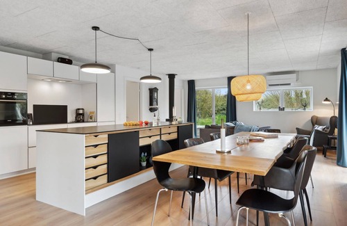 Hjerm House | Relaxing Getaway Near Activities with Lake View and Spa