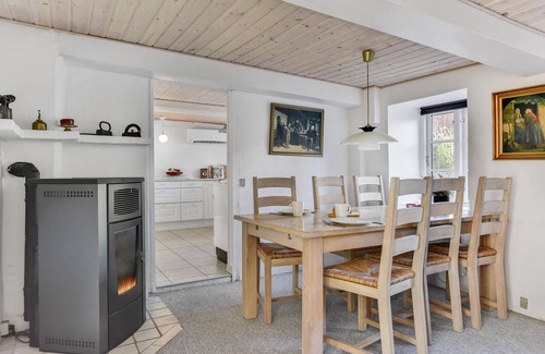 Hojer House | Inviting Renovated Retreat with Ocean View Terrace