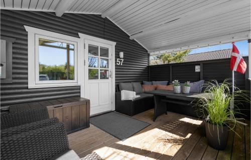 Hovborg House | Cozy Home in Hovborg with Kitchen for Every Traveler