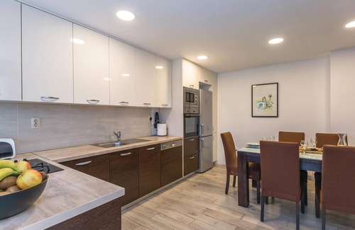 Imotski House | Spacious 3-Bedroom Retreat in Vinjani Donji with Pool