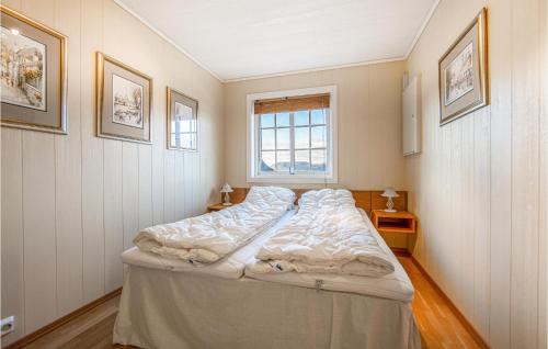 Hundeidvik House | Family-Friendly 4 Bedroom Home in Beautiful Hundeidvik