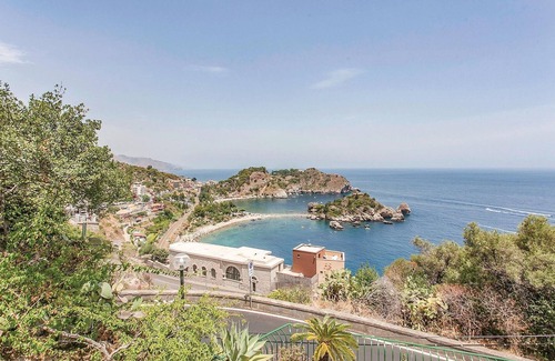 Mitogio House | Family-Friendly 4 Bedroom Retreat in Motta Camastra