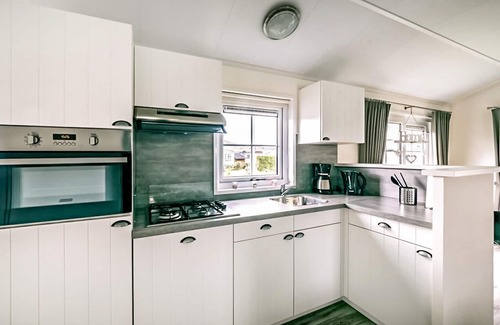 Julianadorp aan zee House | Cozy Family Getaway with Ocean Views and Pet-Friendly Stay