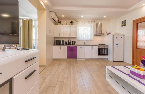 Kakma House | Spacious 5-Bedroom Retreat with Pool in Kakma