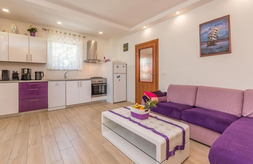 Kakma House | Spacious 5-Bedroom Retreat with Pool in Kakma
