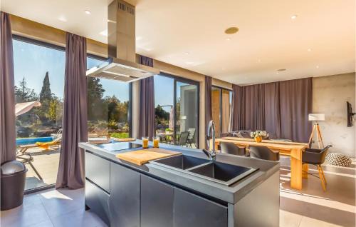 Sestanovac House | Tranquil Retreat in Katuni with Pool & Wifi Access