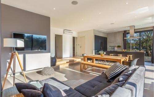 Sestanovac House | Tranquil Retreat in Katuni with Pool & Wifi Access