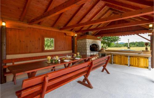 Gospic House | Top-Rated Home in Klanac with Full Kitchen & Pet-Friendly