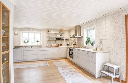 Kopmannebro House | Cozy Cottage by the Dalslands Canal with Lake Views
