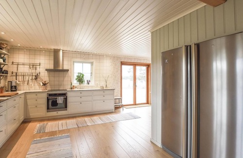 Kopmannebro House | Cozy Cottage by the Dalslands Canal with Lake Views