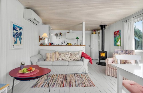 Vestero Havn House | Charming Cottage Getaway Steps from the Beach