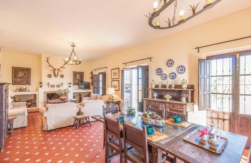 La Campana House | Beautiful 5 Bedroom Home with Pool in La Campana, Sevilla