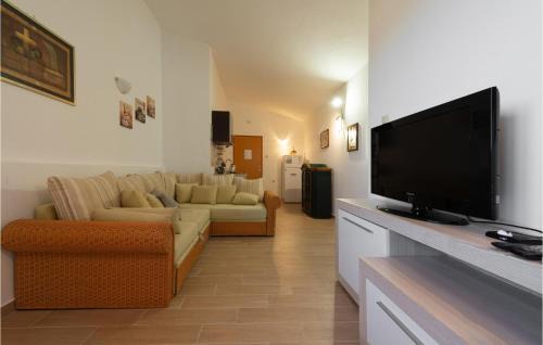 Ljubac House | Pet-Friendly 6 Bedroom Retreat with Pool in Ljubac