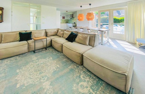 Makkum House | Spacious 3 Bedroom Retreat with Spa in Makkum