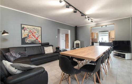 Suleczyno House | Inviting Home in Miciszewice with Pool and Wifi Access