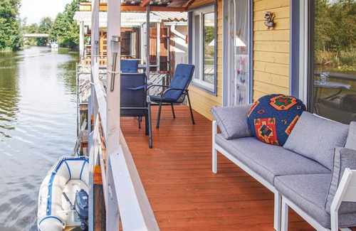 Mirow House | Cozy 2-Bedroom Retreat with Ocean View in Mirow