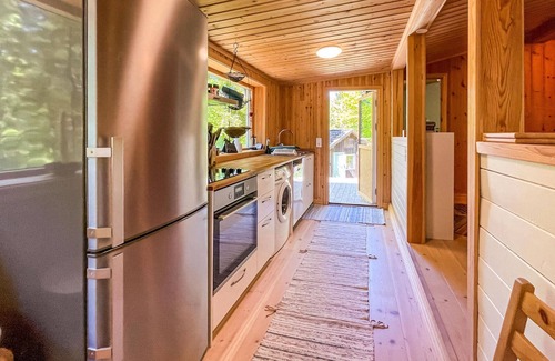 Ljung House | Idyllic Cottage with Lake View & Spa, Rated 10/10 by Guests