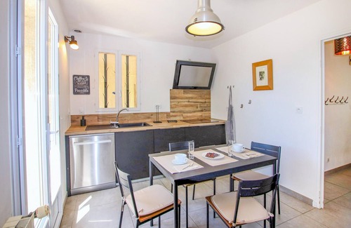 Montfavet House | Family-Friendly Retreat with Pool Near Historic Avignon