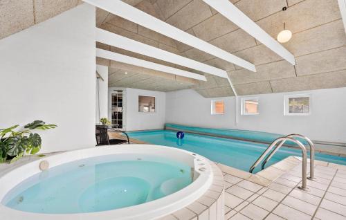 Houstrup House | Cozy Retreat in Nørre Nebel with Pool and Kitchen