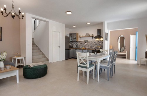 Nin House | Top-Rated 3 Bedroom Accommodation in Nin with Private Pool