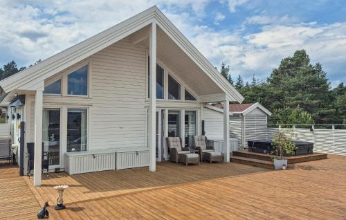 Fusa House | Beautiful 3 Bedroom Home with Ocean View in Nordtveitgrend