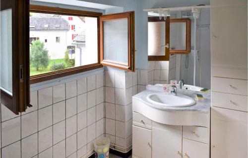 Osse-en-Aspe House | Cozy Home in Osse-En-Aspe with Free Wifi for Families