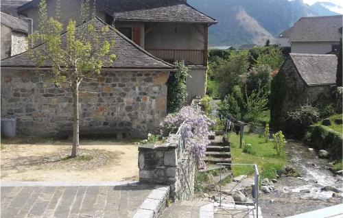 Osse-en-Aspe House | Cozy Home in Osse-En-Aspe with Free Wifi for Families