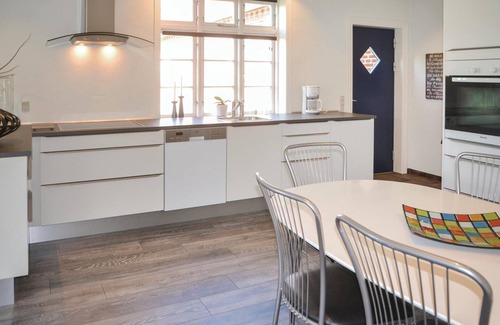 Outrup House | Family-Friendly 2 Bedroom Stay with Spa & Breakfast in Outrup