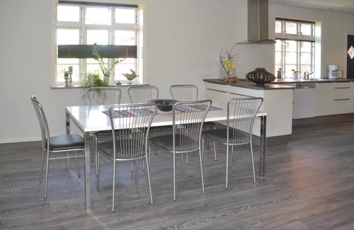 Outrup House | Family-Friendly 2 Bedroom Stay with Spa & Breakfast in Outrup