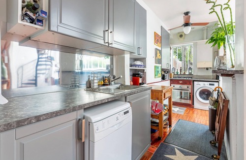 Quartier du Petit-Montrouge House | Experience Paris in a Cozy Home with Spa & Breakfast
