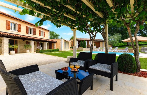 Beram House | Exceptional 3 Bedroom Retreat in Pazin with Private Pool
