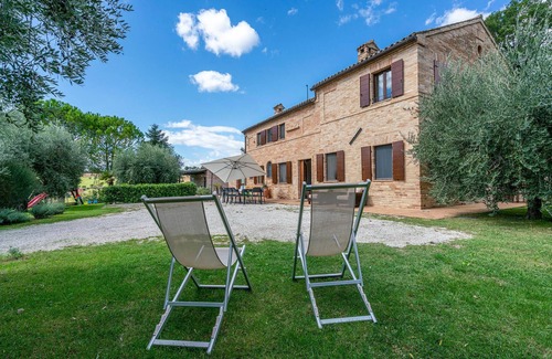Petriolo House | Top-Rated 5-Bedroom Retreat in Petriolo MC with Pool
