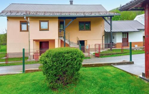 Perusic House | Family-Friendly 2 Bedroom Home in Perusic Awaits You