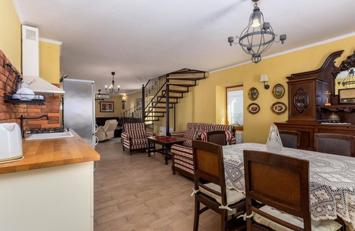 Polje House | Spacious 4 Bedroom Accommodation with Oceanfront Views