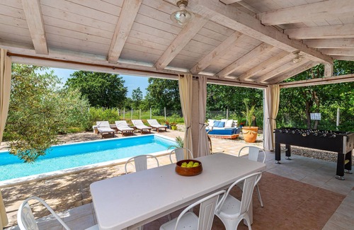 Municipality of Posedarje House | Discover Zadar-Posedarje: Beachfront Bliss Awaits You