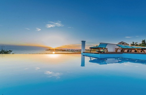 Povljana House | Spacious 5 Bedroom Retreat with Oceanfront Views in Povljana
