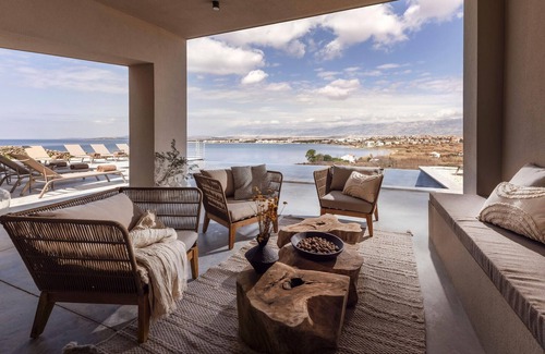 Povljana House | Indulge in a Beachfront Vacation Home with Premier Amenities