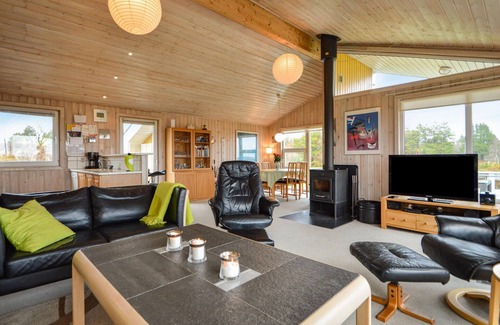 Kongsmark House | Cozy 3-Bedroom Retreat with Oceanfront Views in Rømø
