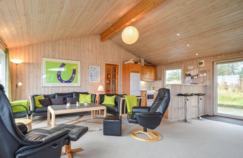 Kongsmark House | Cozy 3-Bedroom Retreat with Oceanfront Views in Rømø