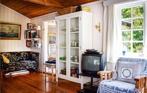 Vinnes House | Beautiful Home in Reksteren with Oceanfront Views