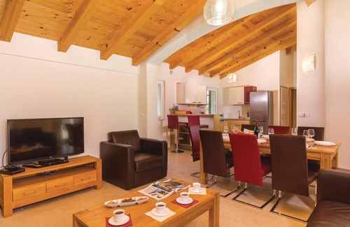 Rezanci House | Stylish Istrian Retreat with Private Pool & Spa Amenities