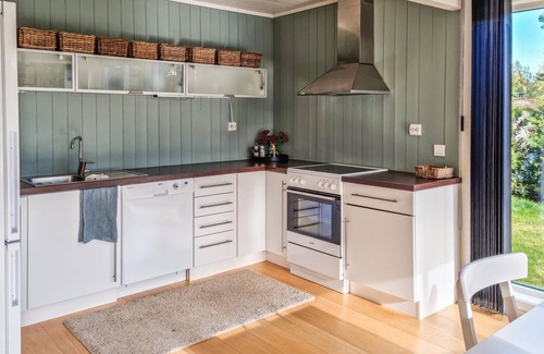 Risor House | Family-Friendly Cottage with Pool & Lake View Awaiting You